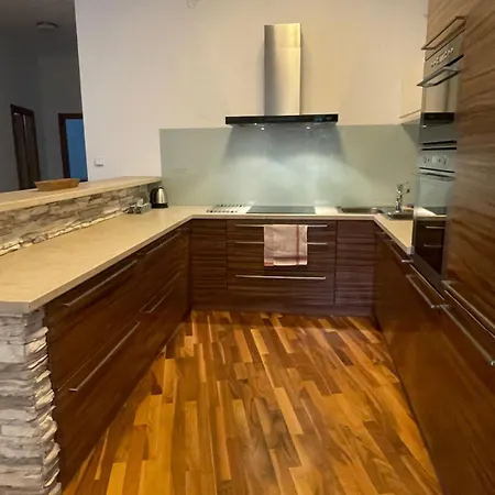 Hodžova * Trenčín