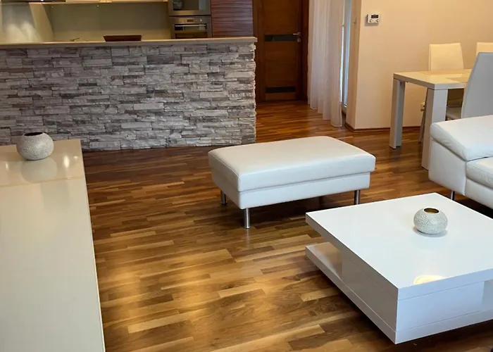 Hodžova * Trenčín