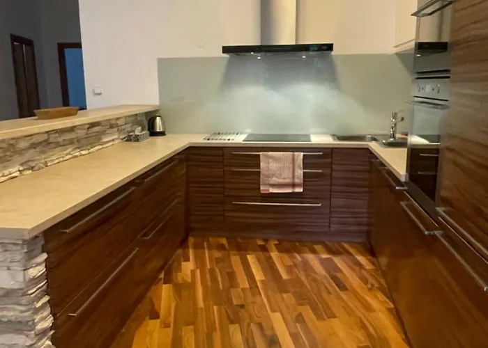 Hodžova * Trenčín